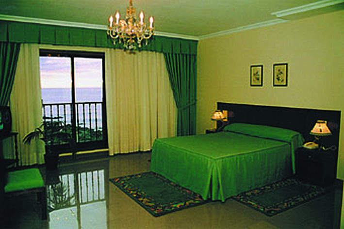 Hotel Restaurante Glasgow Villadesuso Exterior photo